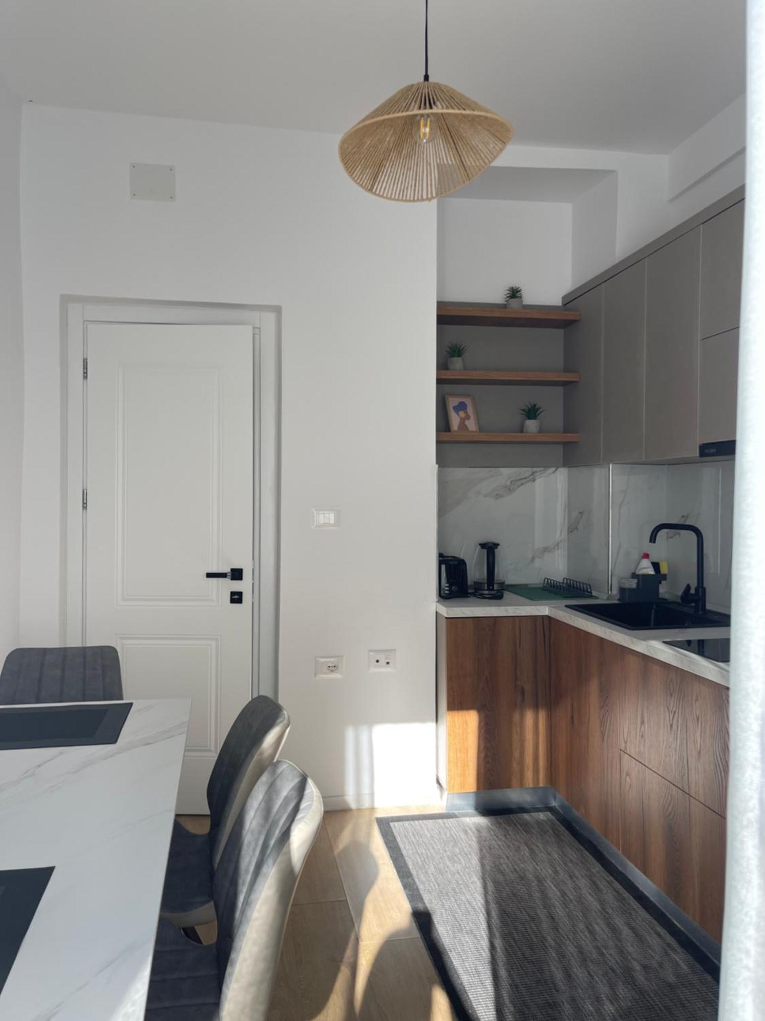 Sunny City Center Apartment Лежа Экстерьер фото